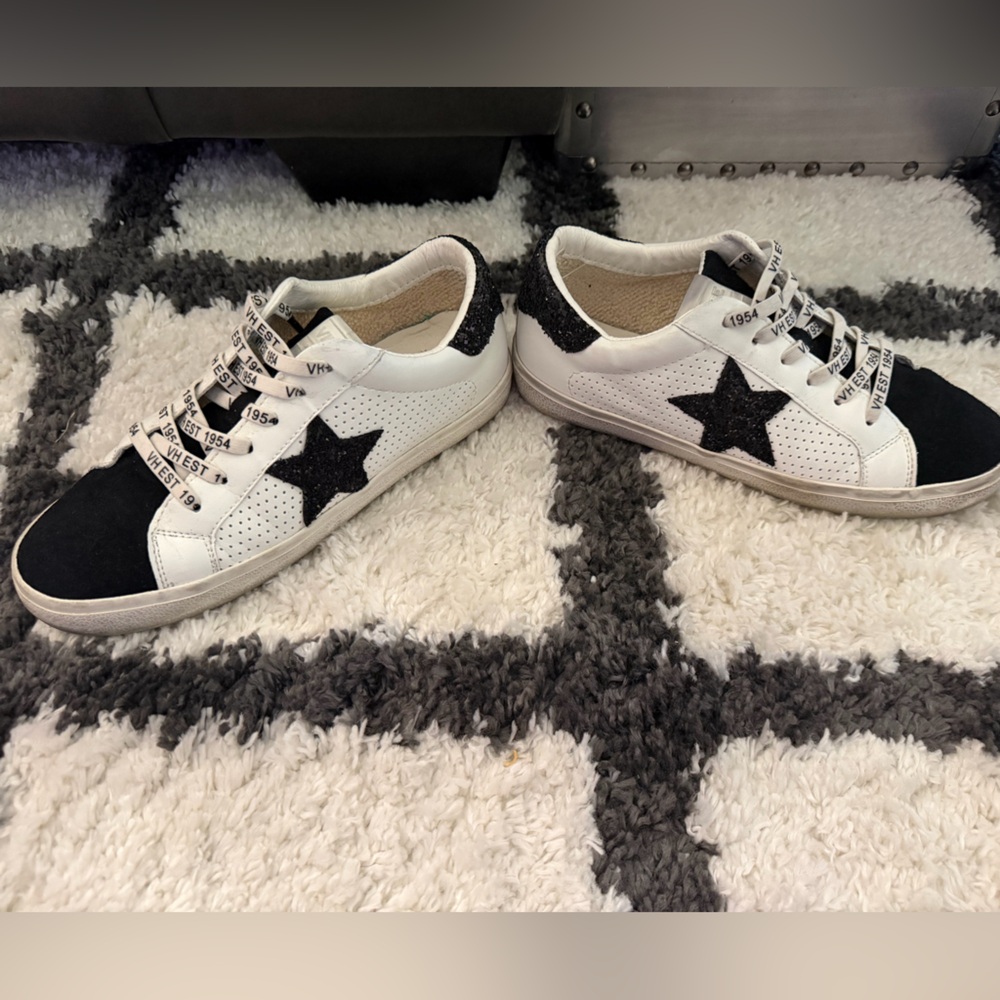 White and Black Low-Top Sneakers Star Sneakers - Picture 7 of 8